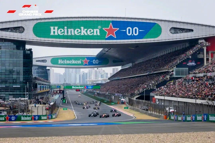 世界杯官方网站下载-2026上海F1大奖赛落幕，梅赛德斯包揽冠亚军，三天观赛23万人次|宝山|中国大奖赛|Formula 1|刘易斯·汉密尔顿|乔治·拉塞尔_新浪体育_新浪新闻