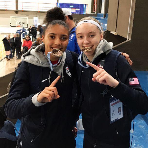 世界杯客户端更新-库里放话：我的后场搭档要拿双冠，1个月连斩WNBA+奥运金牌