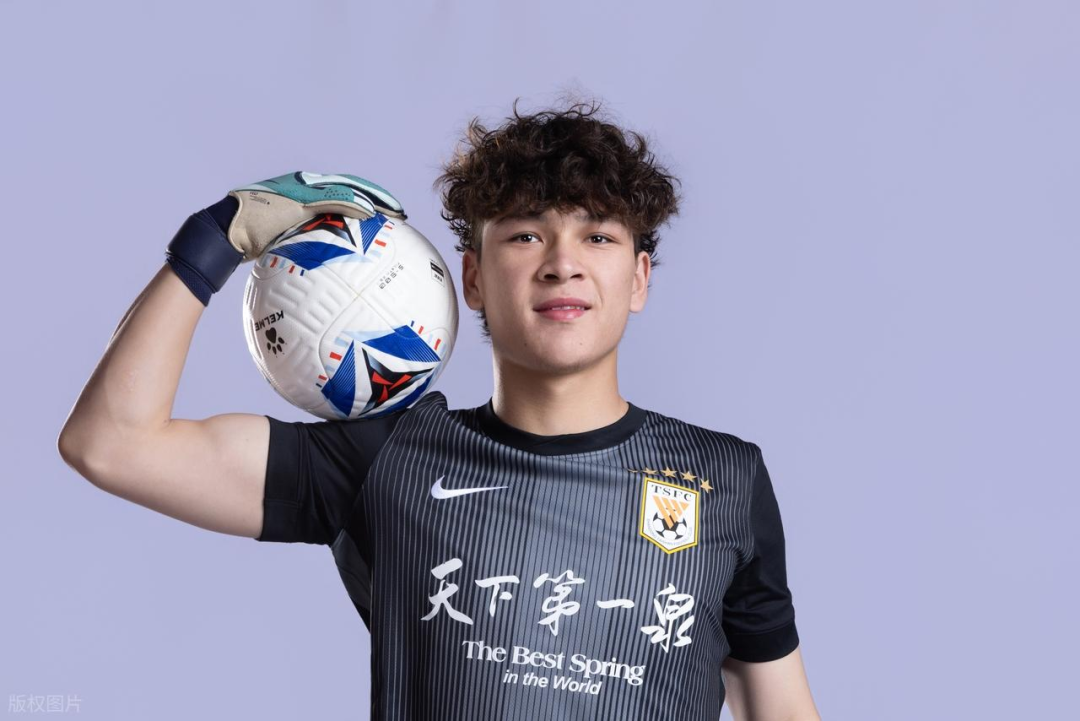 世界杯客户端更新-U19国足0比3完败！门将发挥失常，苗润东依然全场隐身